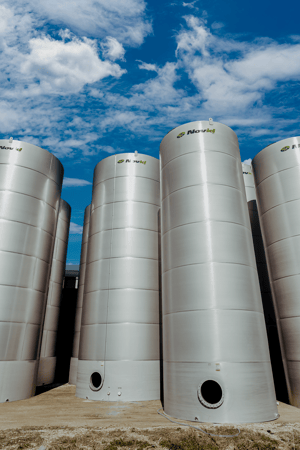 novid stainless steel flat bottom liquid fertilizer tanks-flag