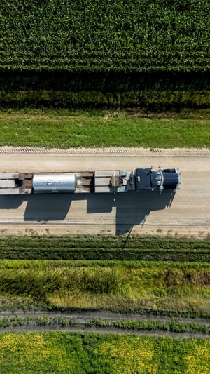 novid stainless steel nurse tank on flat deck trailer-3