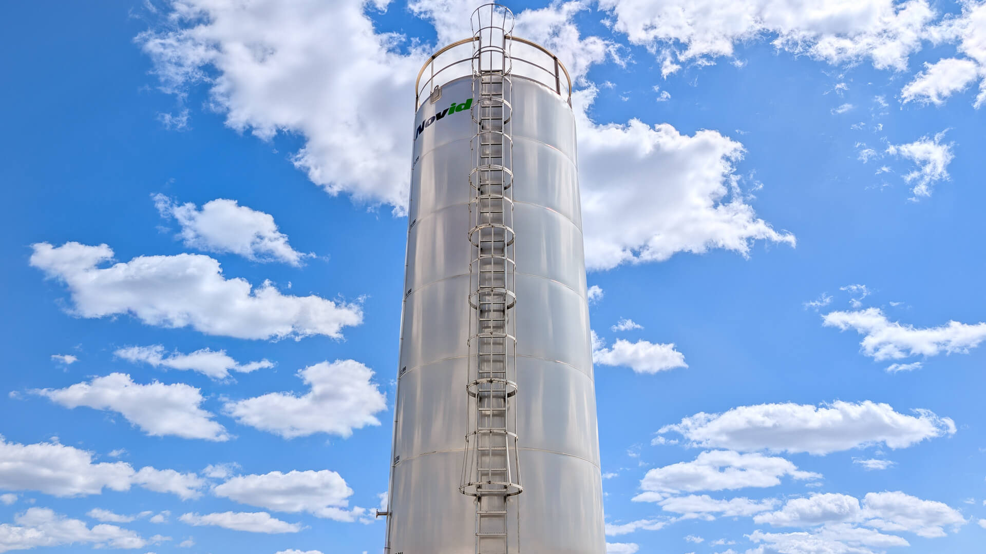 Novid Inc. | Custom Stainless Steel Industrial Liquid Storage Tanks